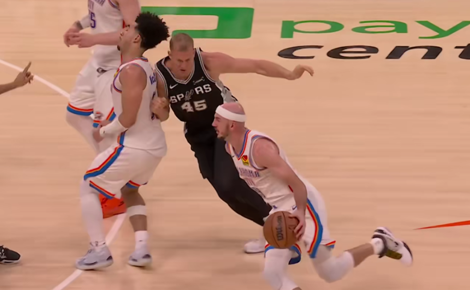 一级恶意！NBA官方追加升级普拉姆利犯规：天王山蓄力撞翻麦凯恩
